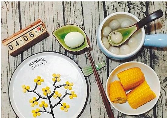 女兒快要上幼兒園愛(ài)賴(lài)床 爸爸設計“美食鬧鈴”