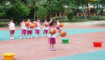 幼兒園教師配備不達標或將下調收費標準