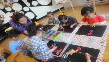 遠棄幼兒園 毒跑道特色辦學(xué)活動(dòng)紀實(shí)