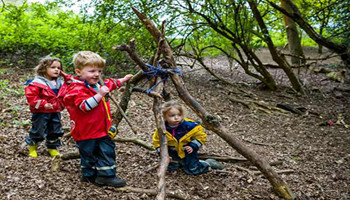 UK 英國戶(hù)外幼兒園吸引逾2000人報名